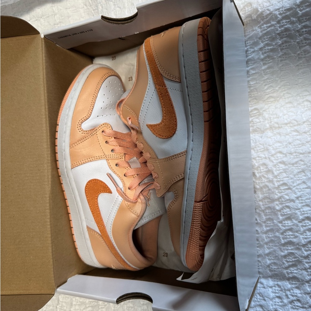 Nike Women's Sneakers in Peach and White - Picture 1 of 3